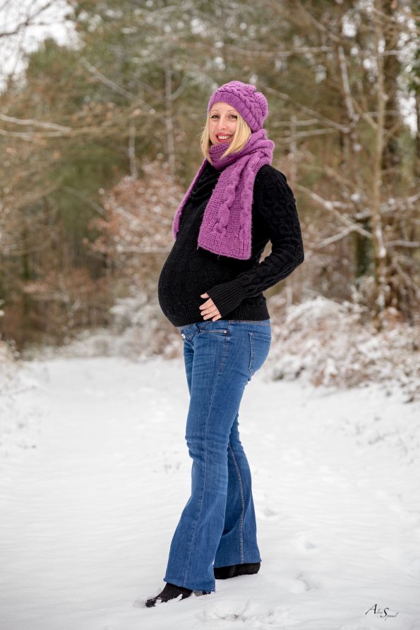 femme enceinte dans la neige