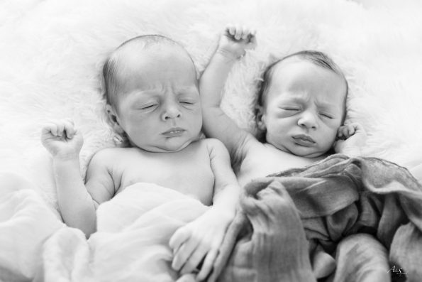 jumeaux nouveau né