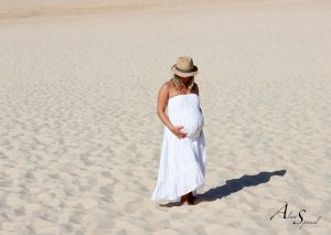 femme-enceinte-sable