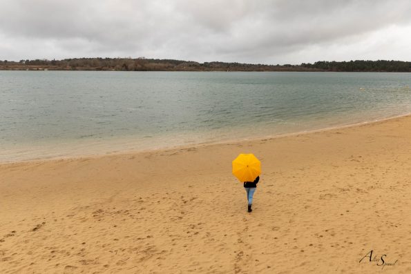 parapluie jaune sable