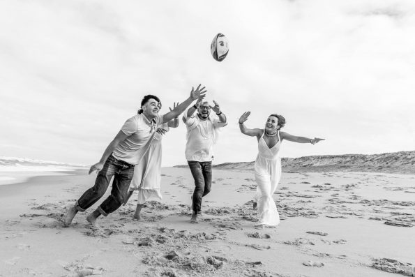 Famille-joue-au-rugby